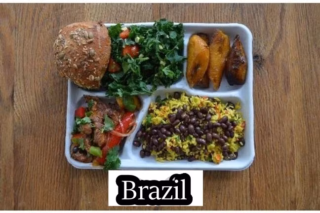 Chỉ một số ít các trường đại học ở Brazil có quy chế ăn trưa. Thức ăn của sinh viên sẽ nằm trong chương trình liên kết của nông dân địa phương với trường học, bao gồm đậu, cơm, một số loại thịt và trái cây. Ảnh: Doctissimo.