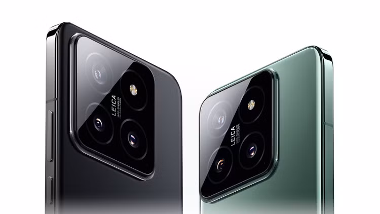 Xiaomi 14 Pro (trái) đặt cạnh Xiaomi 14 (phải).