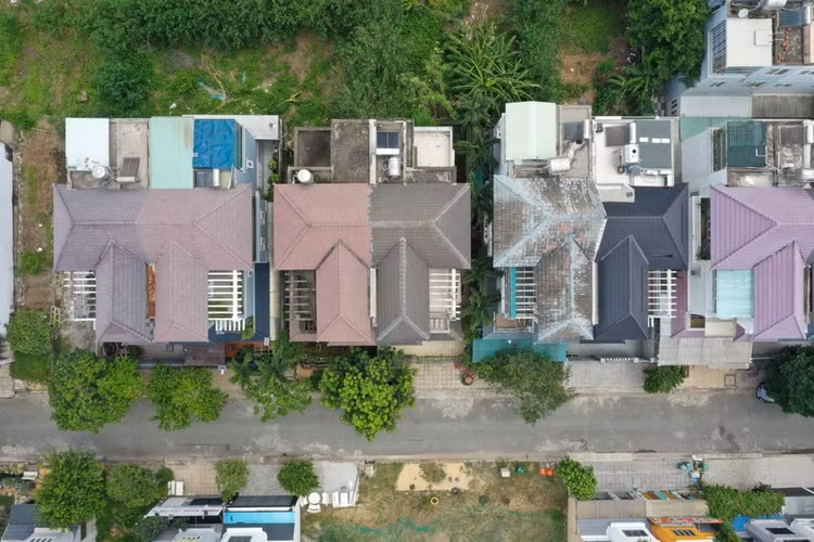 Khu dân cư Khang An do Công ty Cổ phần Đầu tư Địa ốc Khang An (Tiền thân công ty này là công ty TNHH Đo đạc Tư vấn Kinh doanh Nhà Khang) làm chủ đầu tư với tổng diện tích quy hoạch 115.419m2 gồm 350 nền biệt thự song lập và đơn lập, nhà liên kế kết hợp với khu thương mại và chung cư.