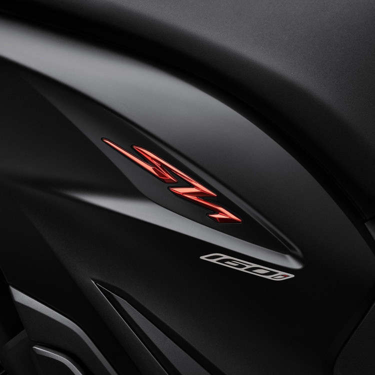 Honda SH 160i có phong cách phối tem mới lạ hơn SH 150i.