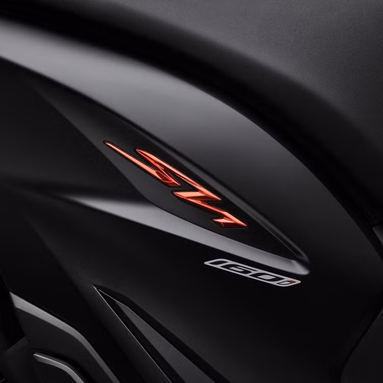 Honda SH 160i có phong cách phối tem mới lạ hơn SH 150i.