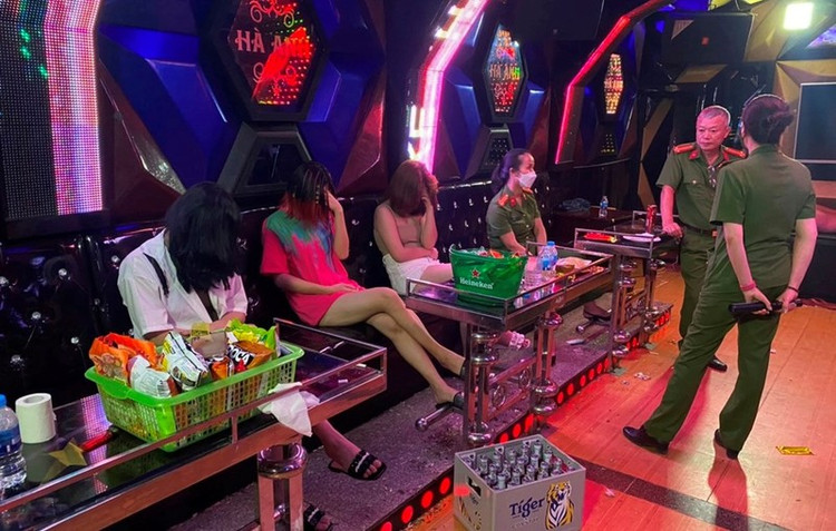 Khởi tố các đối tượng “mở tiệc” ma túy trong quán karaoke ảnh 1