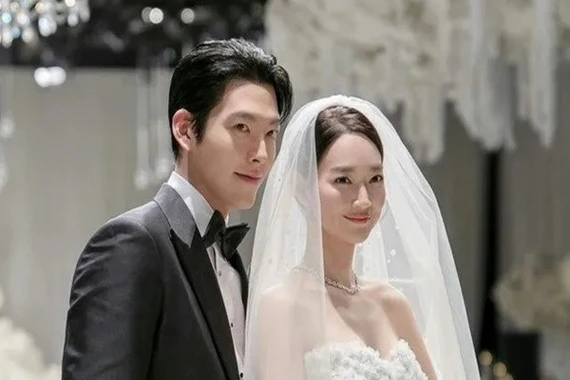 Shin Min Ah - Kim Woo Bin tung ảnh hôn lễ đẹp như mơ