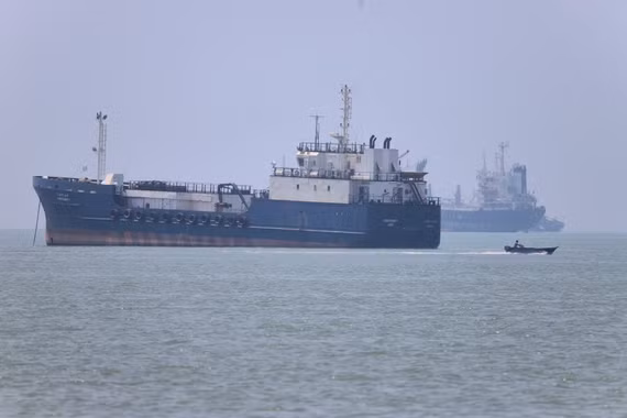 Iran và Oman tiến gần thỏa thuận mở lại eo biển Hormuz
