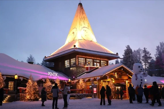 Cảnh tượng ngỡ ngàng bên trong 'quê hương của ông già Noel'