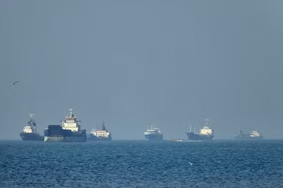 Mỹ chặn tàu thương mại cố vượt vòng phong tỏa cảng Iran