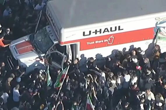 Diễn biến vụ xe tải lao vào đám đông ở Mỹ