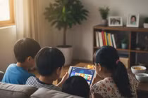 Học online đẩy trẻ vào mạng xã hội, phụ huynh bất lực