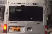 Phạt đến 26 triệu đồng tài xế ô tô ngụy trang biển số bằng bảng 'Xe tang lễ'