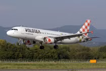 Bị hút vào động cơ máy bay, người đàn ông tử vong