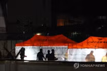 Hiện trường sập tháp lò hơi ở Hàn Quốc, nhiều công nhân mắc kẹt