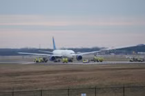 Máy bay chở 290 người hạ cánh khẩn ở Mỹ vì hỏng động cơ