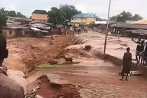 Lũ lụt kinh hoàng ở Nigeria, hơn 150 người thiệt mạng