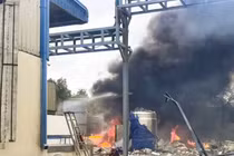 Hiện trường vụ rơi máy bay ở Mỹ, nhiều người thương vong