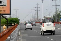 Ô tô đâm vào cống, 5 người trong một gia đình tử vong