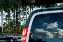 Đoàn xe của Tổng thống Trump phải chuyển hướng vì 'vật thể khả nghi'