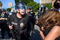 Biểu tình tiếp diễn, Los Angeles áp đặt lệnh giới nghiêm