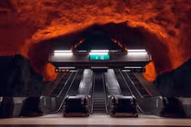 Khung cảnh ấn tượng bên trong ga tàu điện ngầm Stockholm, Thụy Điển.