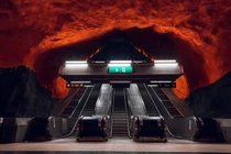 Khung cảnh ấn tượng bên trong ga tàu điện ngầm Stockholm, Thụy Điển.