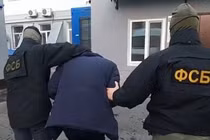 Khoảnh khắc an ninh Nga bắt giữ nghi phạm làm gián điệp cho Ukraine