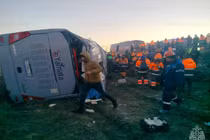 Lật xe buýt ở Nga, 11 người thương vong