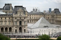 Giám đốc Bảo tàng Louvre đề xuất tăng cường an ninh sau vụ trộm
