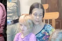 Cuộc sống của 3 mẹ con trong hang động ở Ấn Độ