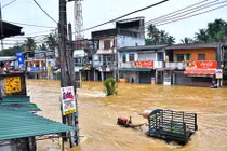 Lũ lụt khiến 330 người thiệt mạng, Sri Lanka ban bố tình trạng khẩn cấp