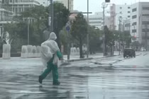 Bão Chan-hom đổ bộ Tokyo gây mất điện hàng nghìn hộ dân