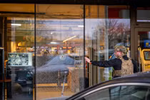 Diễn biến vụ xả súng hàng loạt ở Ukraine, 6 người thiệt mạng