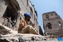 Cảnh tan hoang ở thủ đô Yemen sau cuộc không kích của Israel