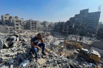 Israel tiếp tục oanh kích Gaza, gần 80 người thiệt mạng