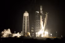 Tầng tên lửa trôi dạt của SpaceX sắp lao xuống Mặt Trăng