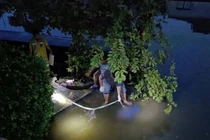 Phát hiện thi thể bị trói tay chân dưới kênh nước