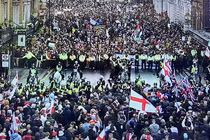 Hình ảnh đụng độ giữa cảnh sát và người biểu tình ở London