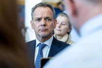 Lý do Bộ trưởng Ngoại giao Hà Lan Caspar Veldkamp từ chức