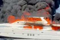 Kinh hãi khoảnh khắc du thuyền cháy ngùn ngụt, chìm giữa biển