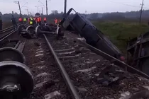 Hai đoàn tàu trật bánh ở Nga, 3 binh sĩ thiệt mạng