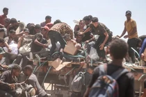 Israel tấn công Gaza, hơn 70 người chờ nhận viện trợ thiệt mạng