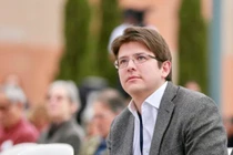 Ông Miguel Uribe Turbay, sinh ngày 28/1/1986 tại Bogotá, là cháu trai của cựu Tổng thống Colombia Julio Cesar Turbay. Ông có bằng luật và thạc sĩ Chính sách công của Đại học Andes, bằng thạc sĩ Quản trị công của Trường Harvard Kennedy. Ảnh: BN.