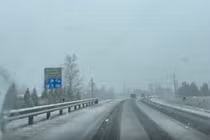 Hình ảnh tuyết rơi dày bất thường ở Australia