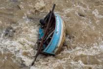 Phà chìm sau khi va phải đá, hàng chục người thiệt mạng