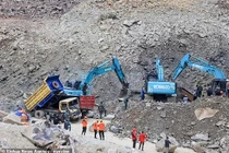 Khoảnh khắc kinh hoàng mỏ đá sạt lở, nhiều người thiệt mạng