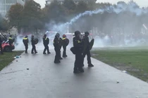 Cảnh sát Hà Lan dùng vòi rồng giải tán người biểu tình chống nhập cư