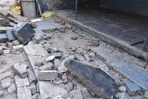 Tường ở trường học bất ngờ đổ sập, nhiều học sinh thương vong