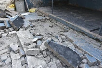 Tường ở trường học bất ngờ đổ sập, nhiều học sinh thương vong