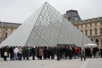 Giám đốc Bảo tàng Louvre từ chức sau vụ trộm trang sức