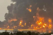 Israel không kích dữ dội cảng ở Yemen, nhiều dân thường thiệt mạng