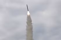 Triều Tiên phóng thử tên lửa trước thềm ông Trump thăm Hàn Quốc