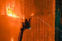 Toàn cảnh vụ cháy chung cư ở Hong Kong, nhiều thương vong